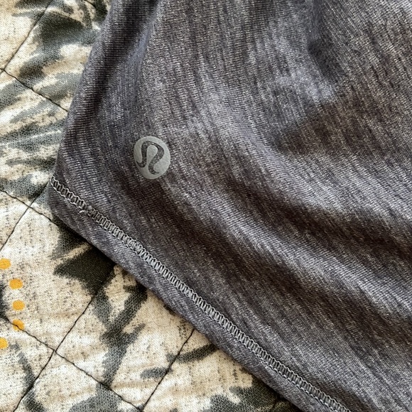 • EUC • Lululemon Tank w/attached Sports Bra • Sz. 4 - Picture 3 of 4